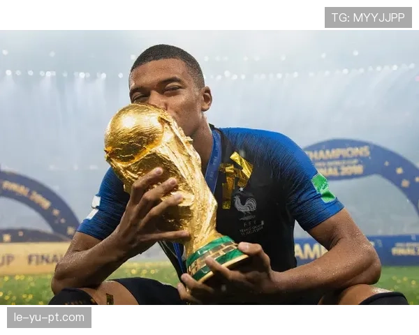 维尼修斯以速度与技术重塑现代前锋标杆