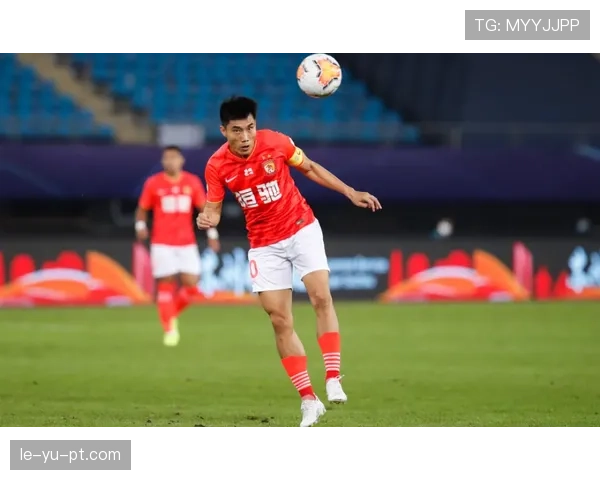 中超战报：豪门激战白热化，多队争抢季后赛席位表现抢眼