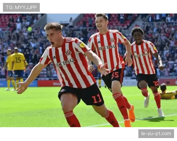 西汉姆联锋线表现稳健，新赛季进攻火力全开引发广泛关注