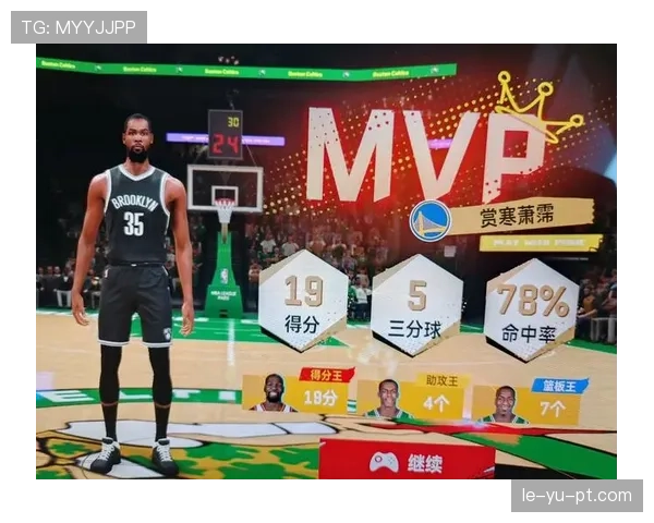 莱万训练完顺手拎走超市半价酸奶，这自律我真服了